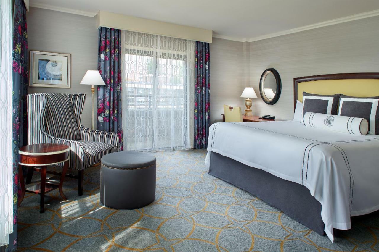 Deluxe Room 1 King Bed